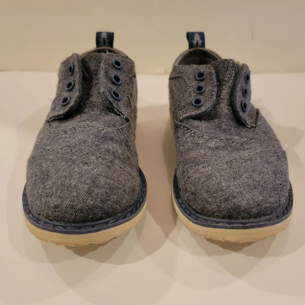 Tom's boys chambray wingtip oxford slip on dress up shoes canvas size 9